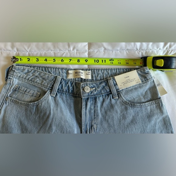 NWTs Hollister Sz 8 LowRise Loose Through Hip and Thigh Straight Leg Jeans - Picture 4 of 6